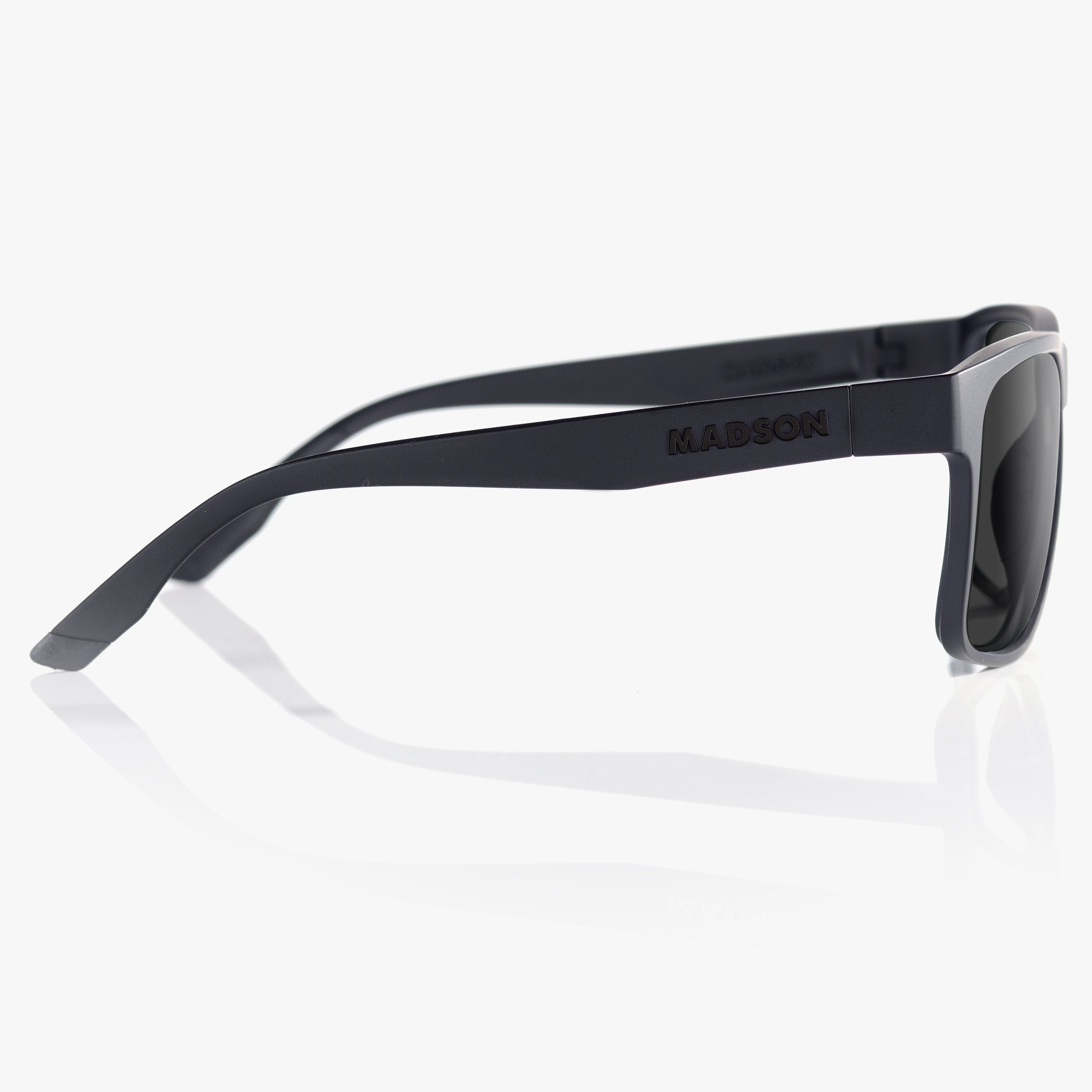Pivot XL - Black on Black / Grey Polarized