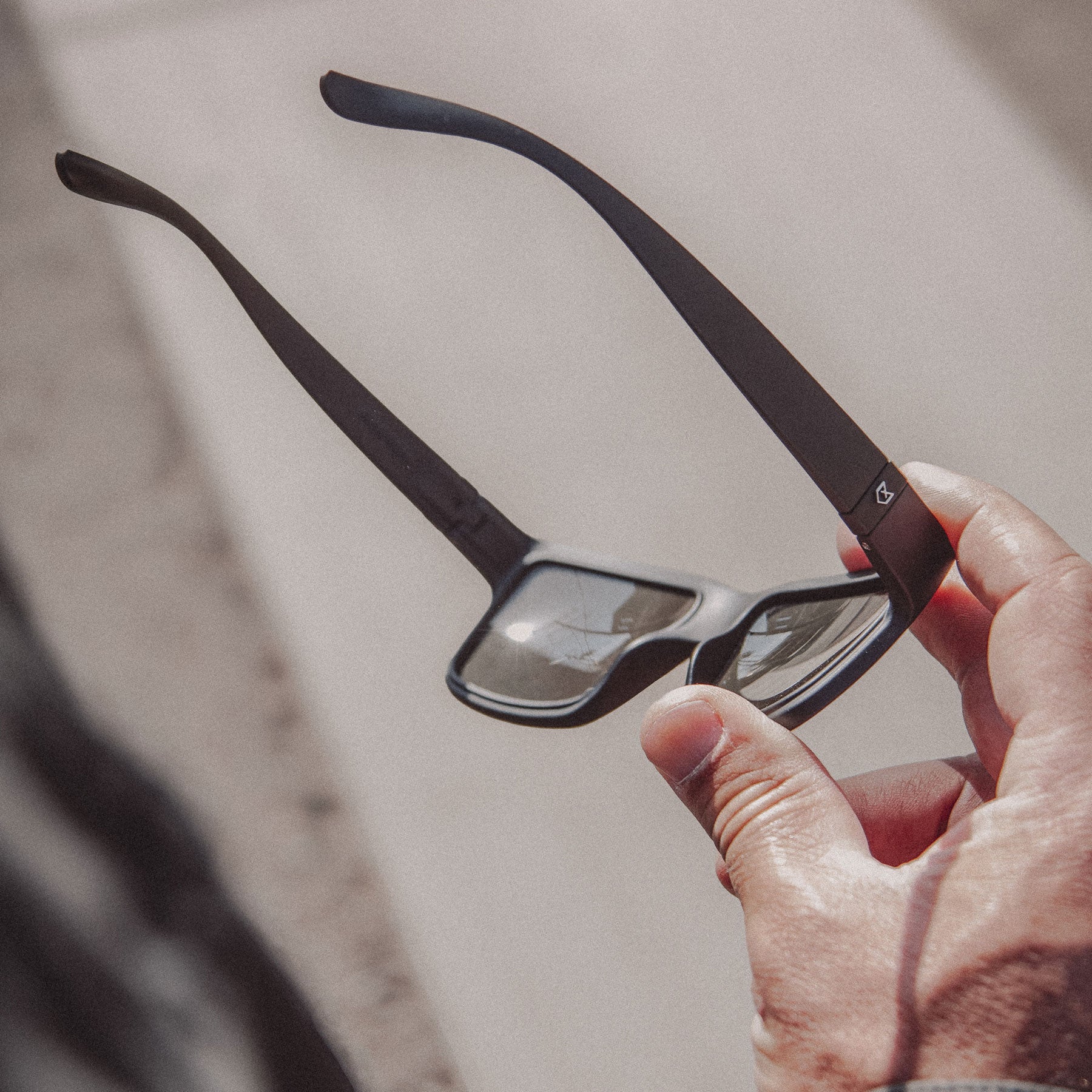 Piston XL - Black on Black / Grey Polarized